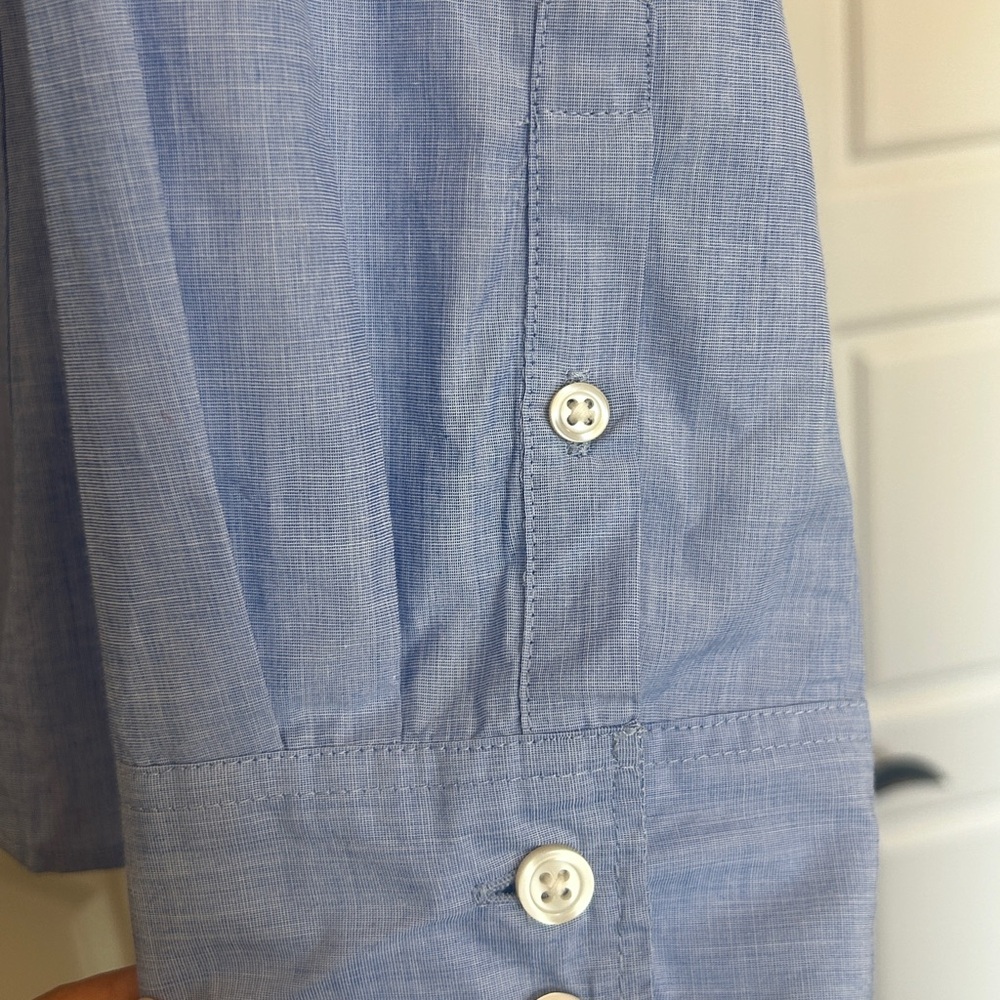 J. Crew Women’s 100% Cotton Button-Up Shirt in Light Blue Size Medium - Picture 5 of 7